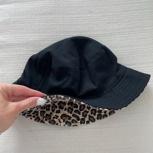 COPY - REVERSIBLE BUCKET HAT